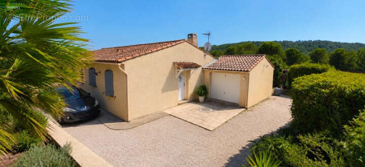 Maison 8 pièces / 100 m² / 425 000 EUR / SALERNES - photo 2