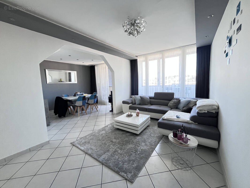 Appartement à SAINT-ETIENNE