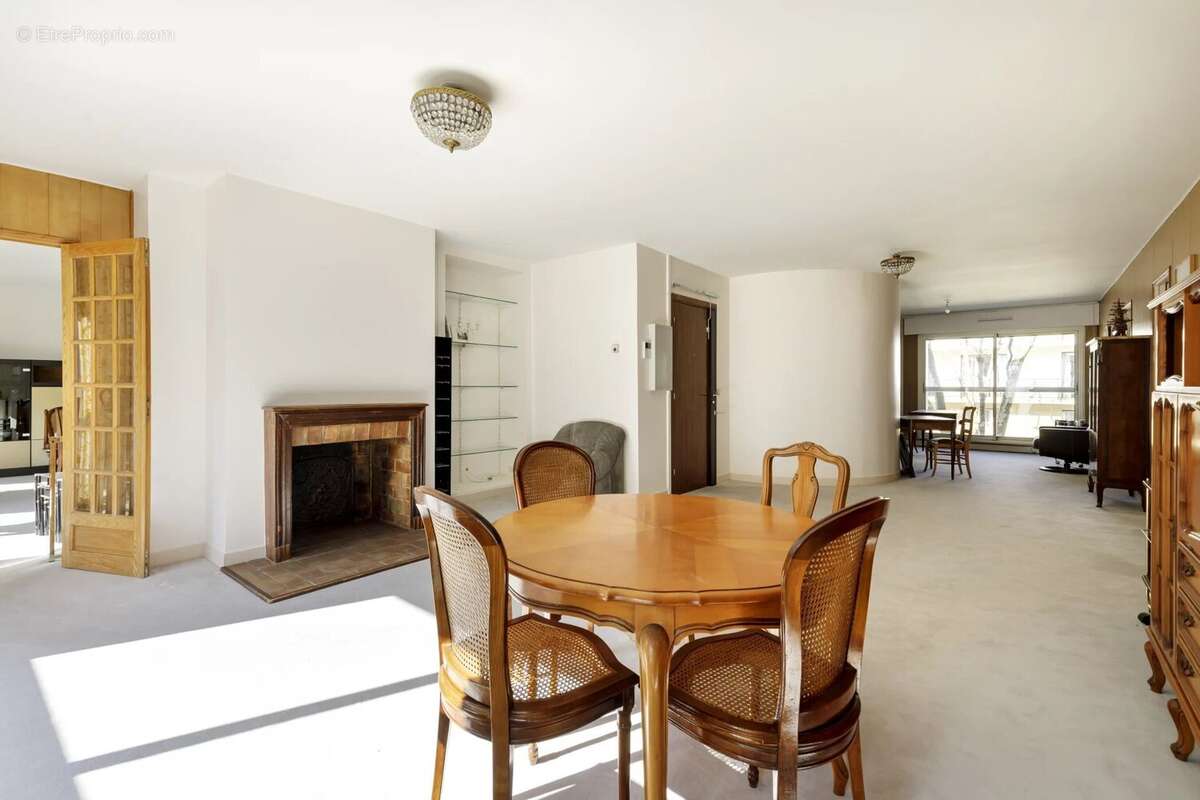 Appartement à NEUILLY-SUR-SEINE