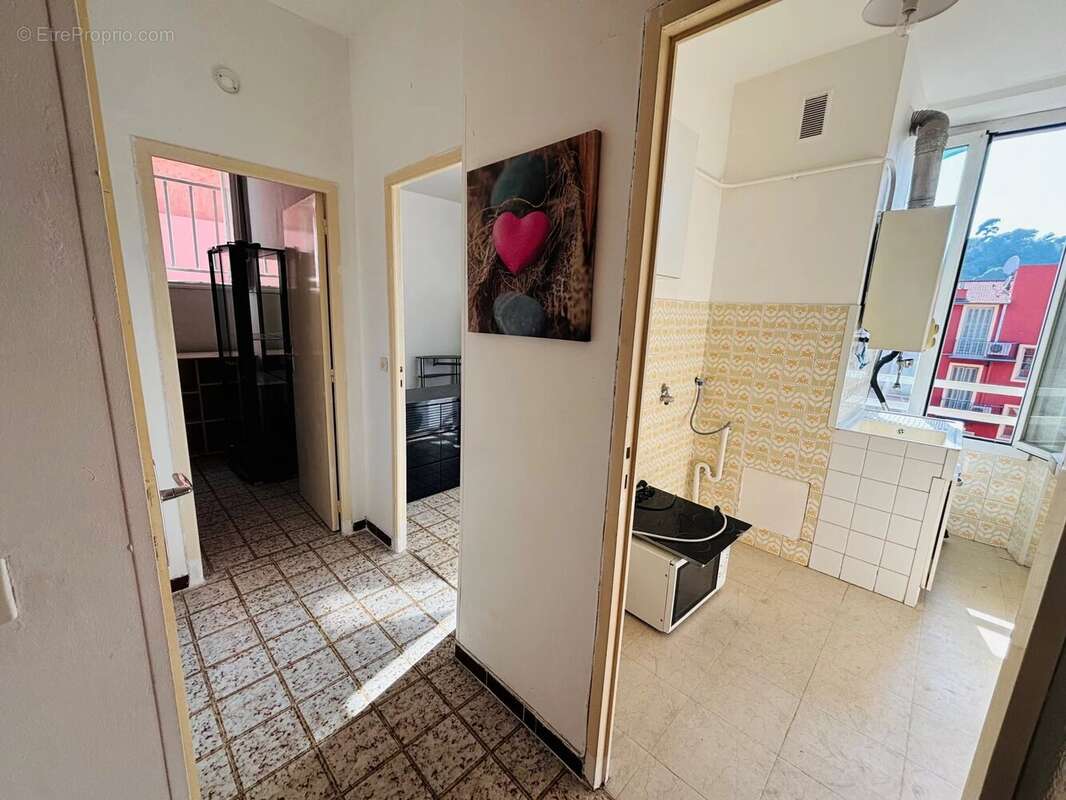 NICE CENTRE/LE PORT : 2 pièces 28m2 plein Ouest au calme sur cour - photo 6