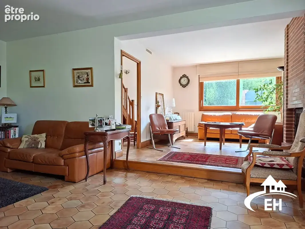 Maison d'architecte de 233 m² - Dépendance attenante de 60 m² - Terrain de 1 300 m² - photo 2