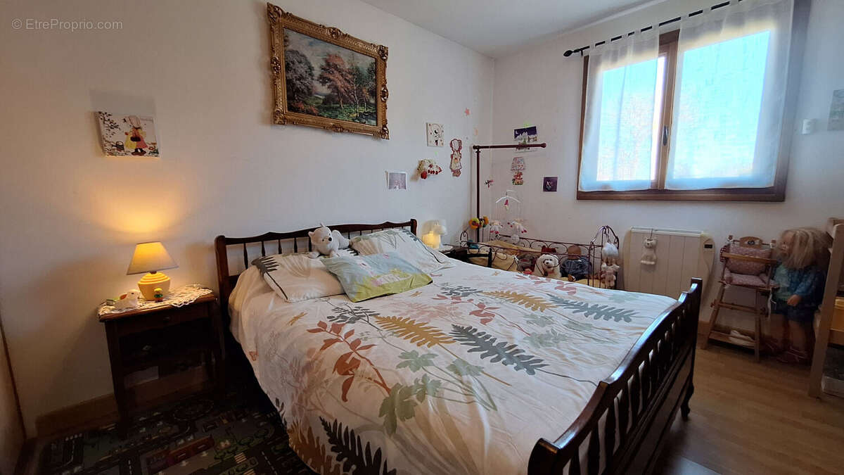 Maison à SAINT-GENES-CHAMPANELLE