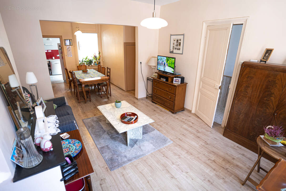 Secteur Voltaire, maison type 1920,  96m2, 2chambres, cour. - photo 5