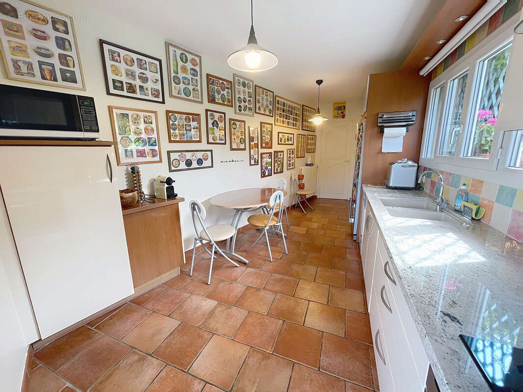 À VENDRE   Villa de charme avec vue mer, piscine chauffée et 6 chambres - photo 11
