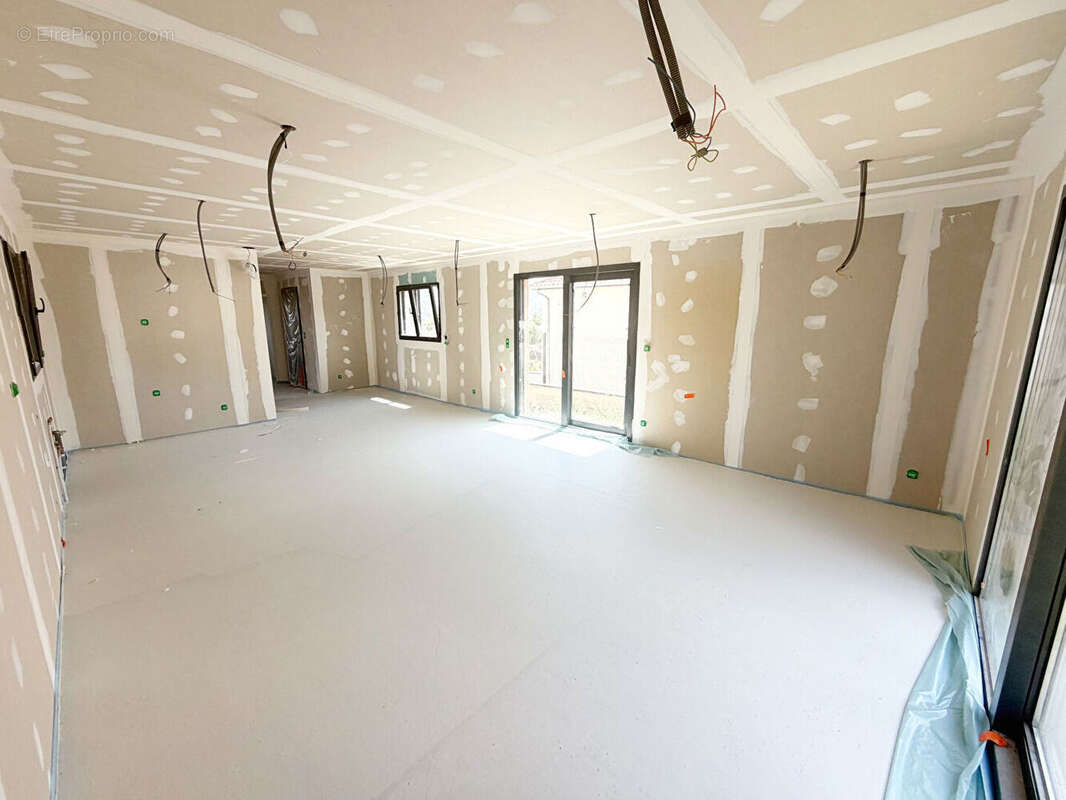 Villa 5 pièces de 111 m2 avec piscine intérieure - photo 11