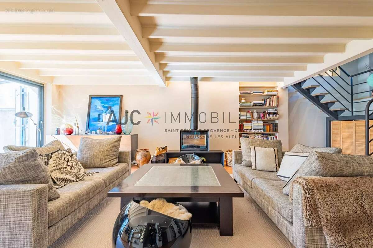 Saint-Rémy-de-Provence – À pied du centre, une maison rénovée au charme de la campagne - photo 10