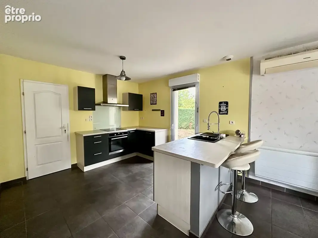 Saint-Pantaléon-de-Larche, plain pied, 3 chambres,100 m2, piscine ! - photo 9