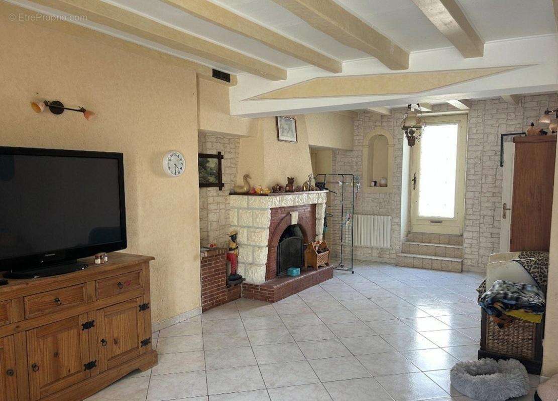 Maison à SAINT-JEAN-D'ANGELY