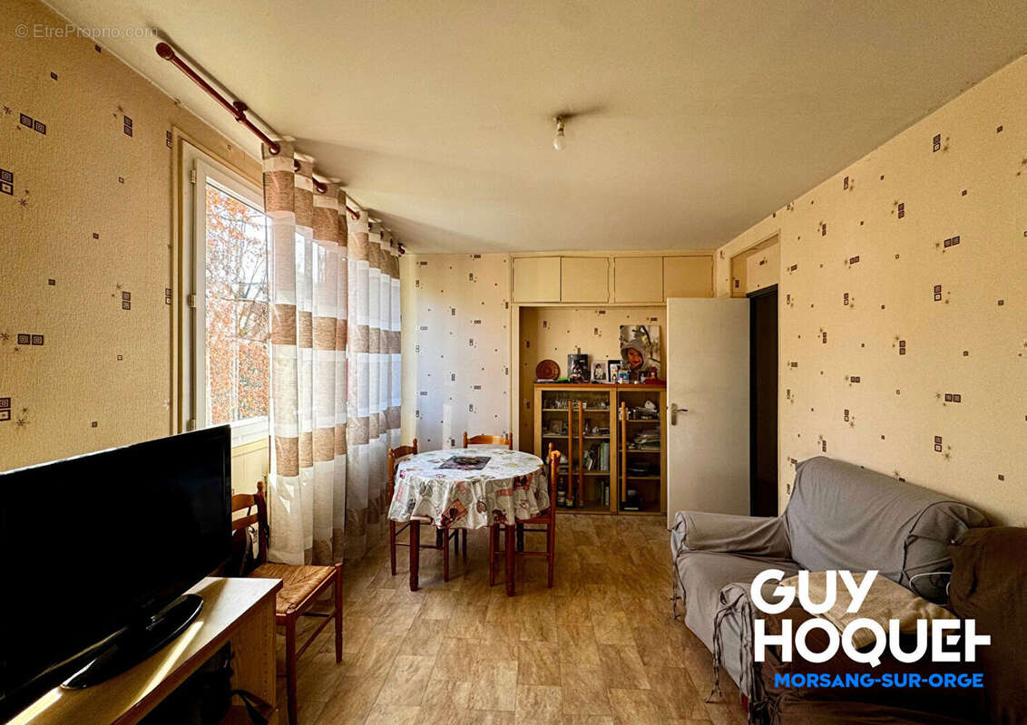 Appartement à SAINTE-GENEVIEVE-DES-BOIS