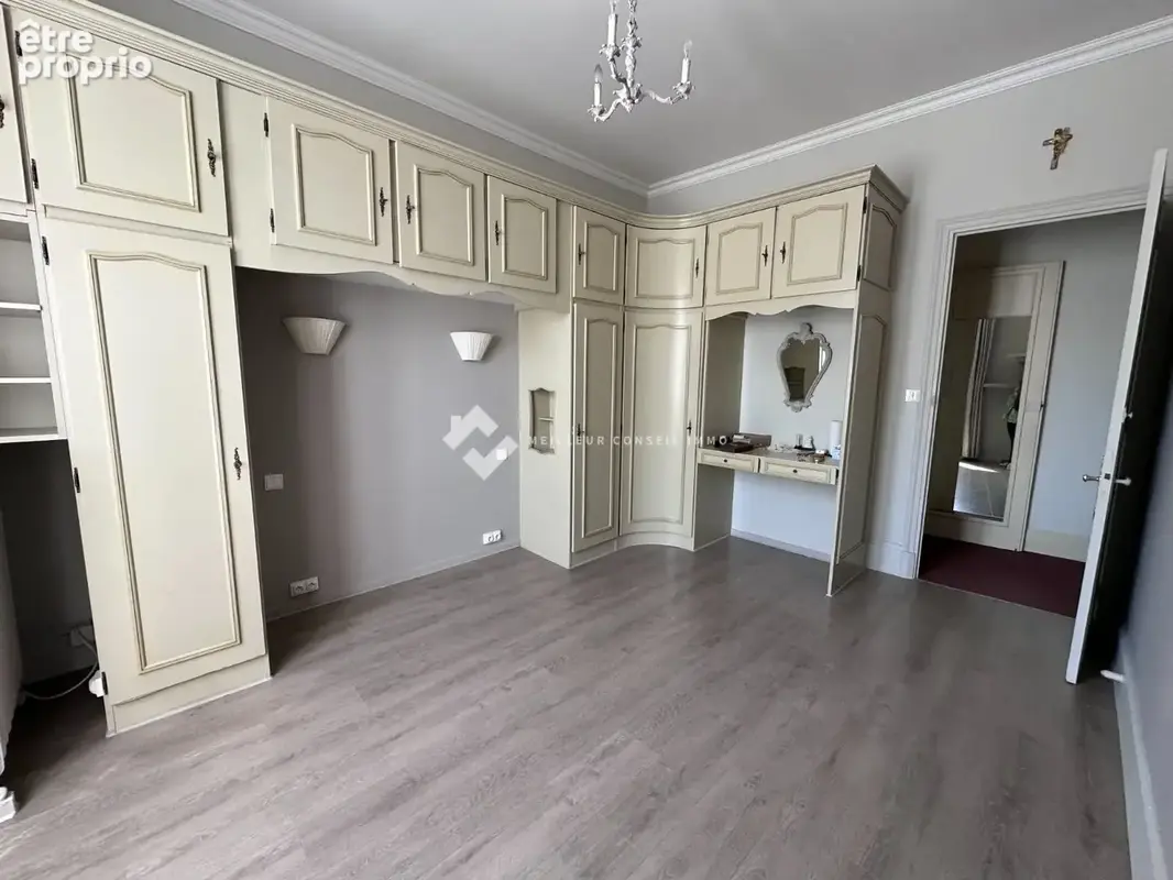 Appartement 243 m² à vendre à La Monnerie-Le-Montel (63650) - photo 5