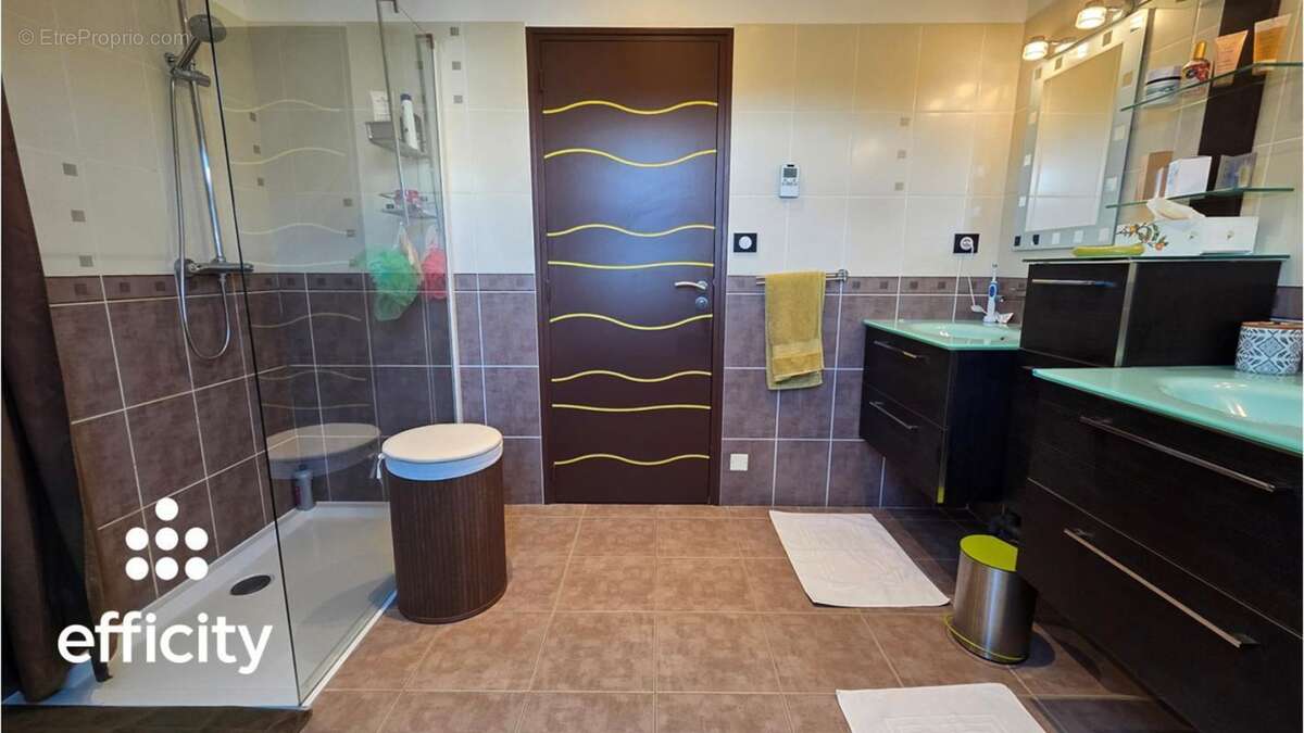 Maison à MONTREUIL-LE-GAST