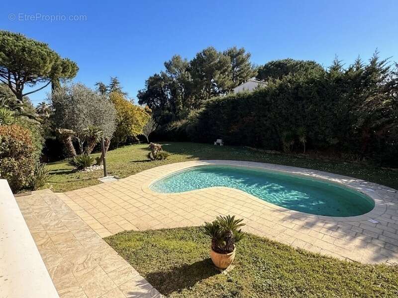 Villa Mandelieu-la-Napoule – Minelle – 300 m² – Terrain plat – Piscine – 4 suites – Triple garage - photo 3