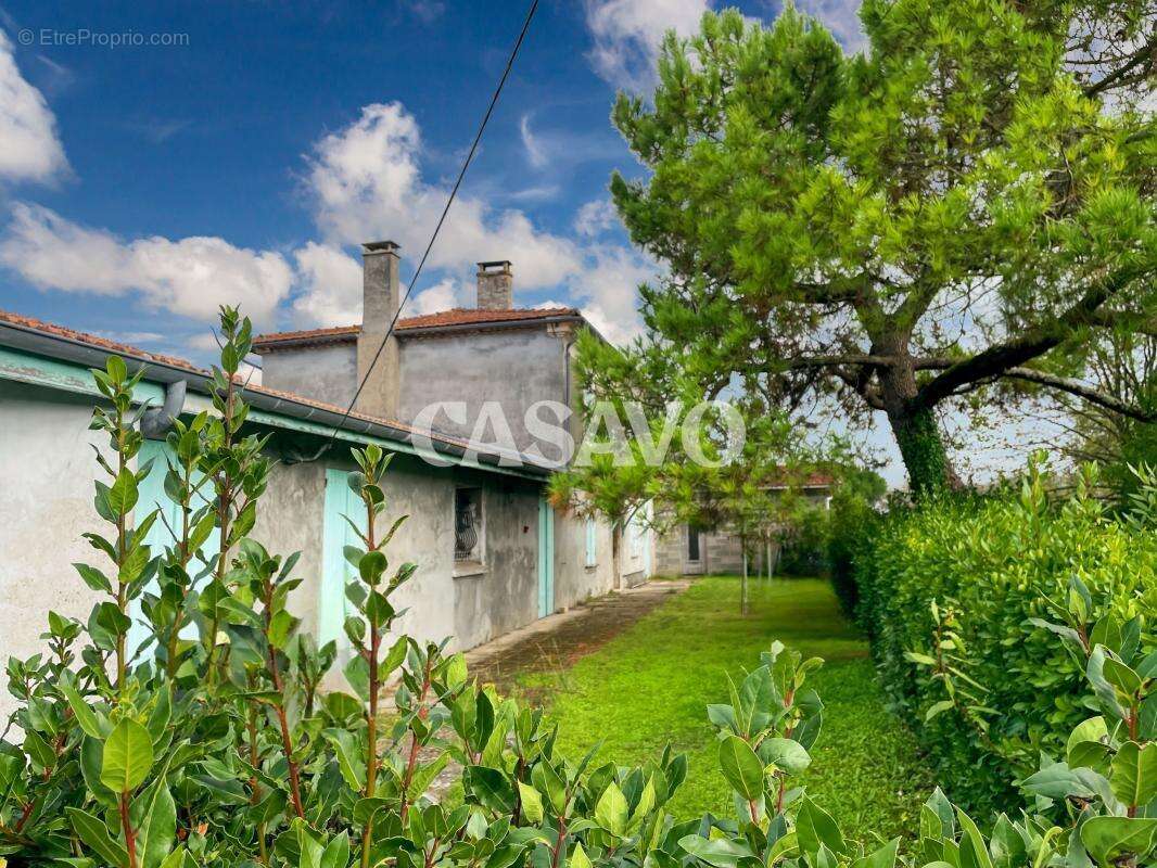 Maison à JAU-DIGNAC-ET-LOIRAC