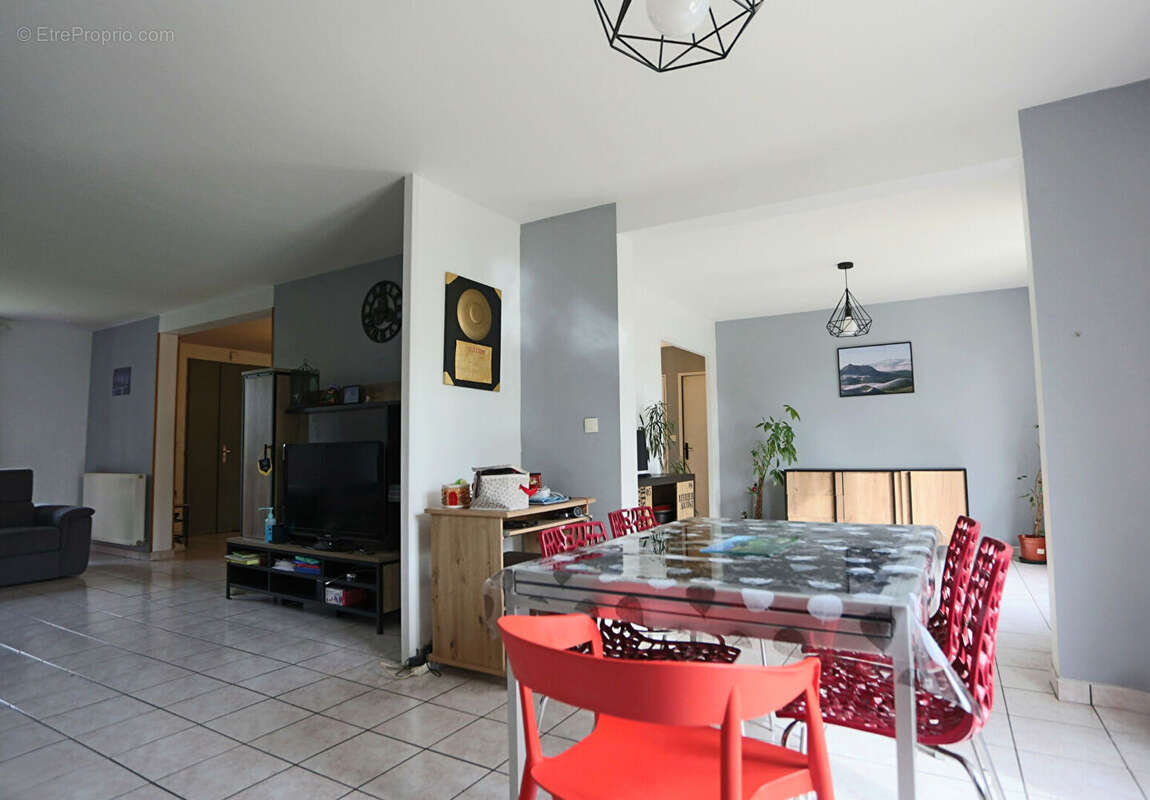 Maison à SAINT-BEAUZIRE