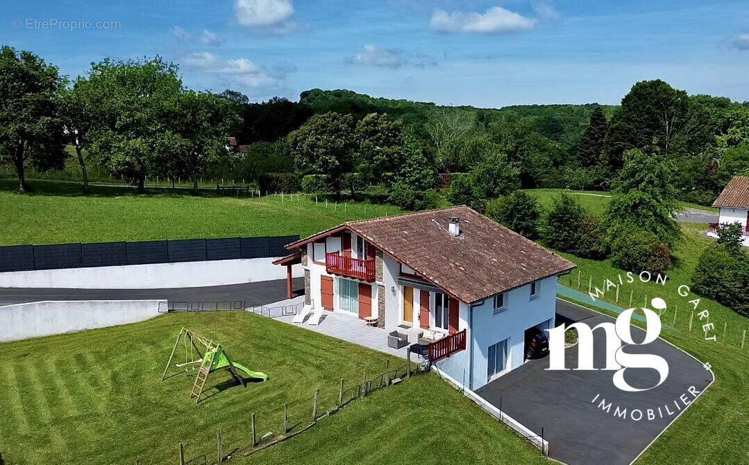 Maison à LARRESSORE