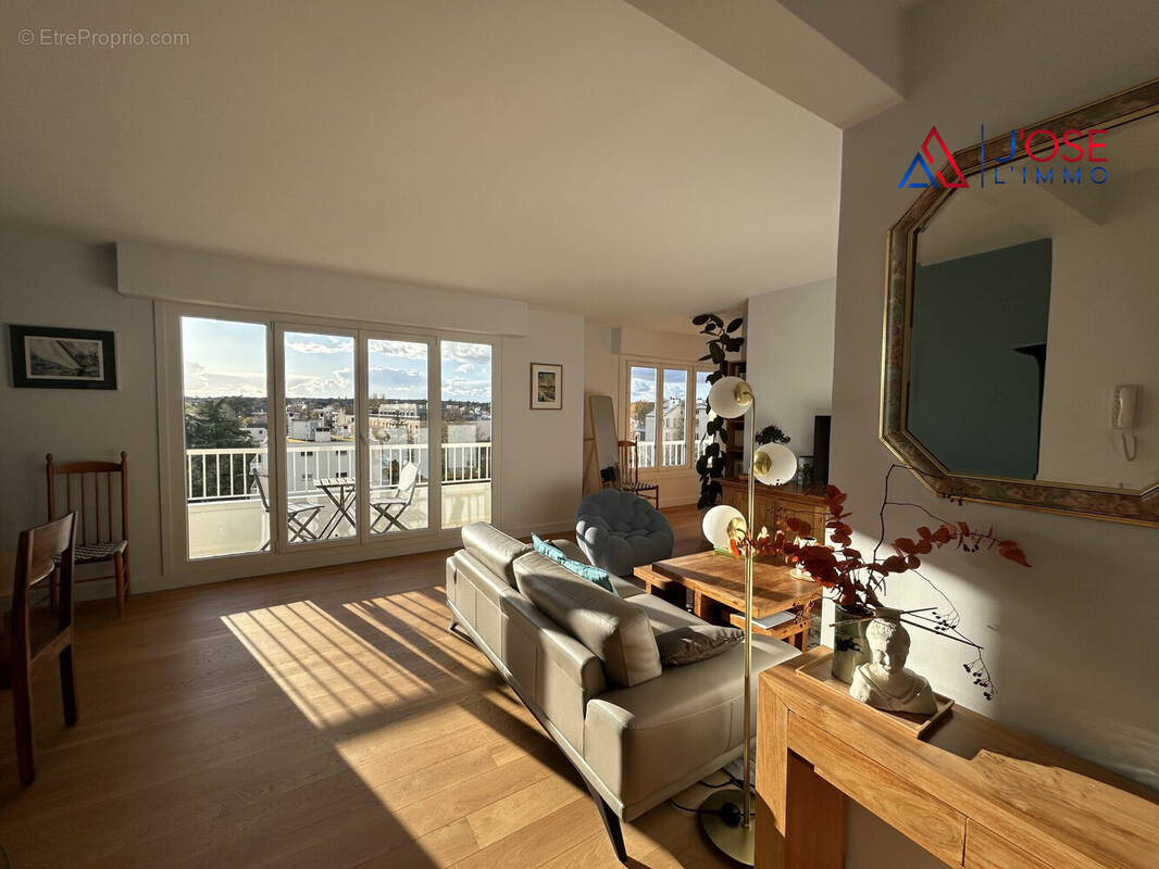 Séjour lumineux - vue dégagée - Appartement à MAISONS-LAFFITTE