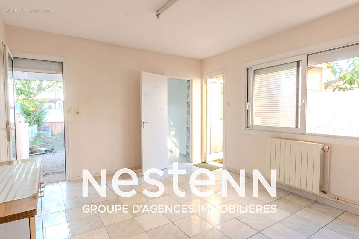 Maison à vendre à Saint Juéry - 4 chambres, climatisation bon état - photo 8
