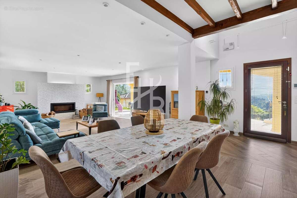 Maison à MOUGINS
