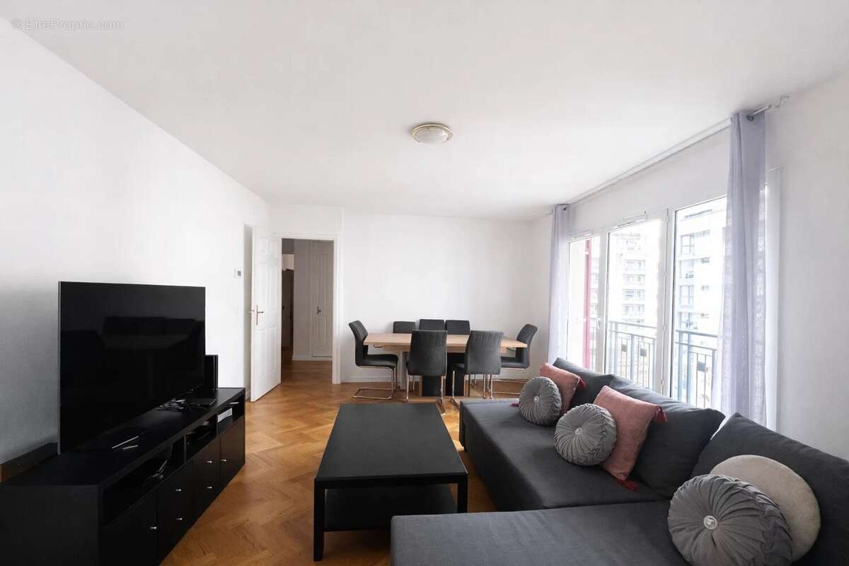 Appartement à COURBEVOIE