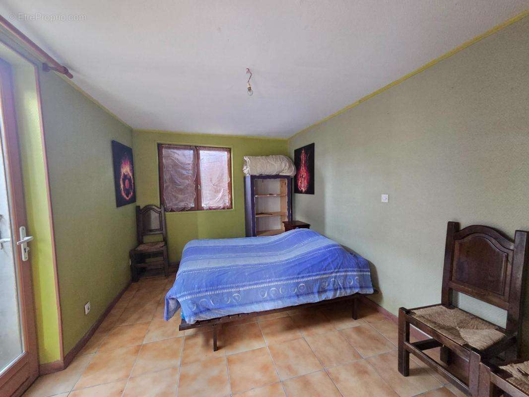 Maison à SAINT-JEAN-D'ANGELY