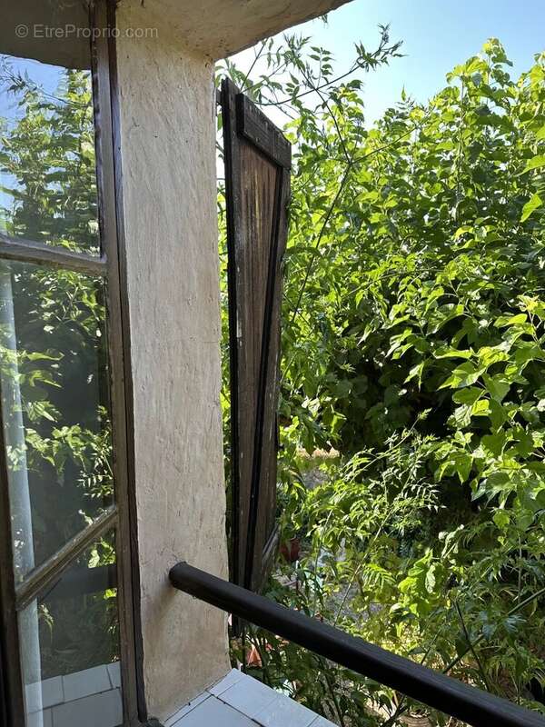 Bastide en pierres, dépendances, terrain plat, vue - photo 5