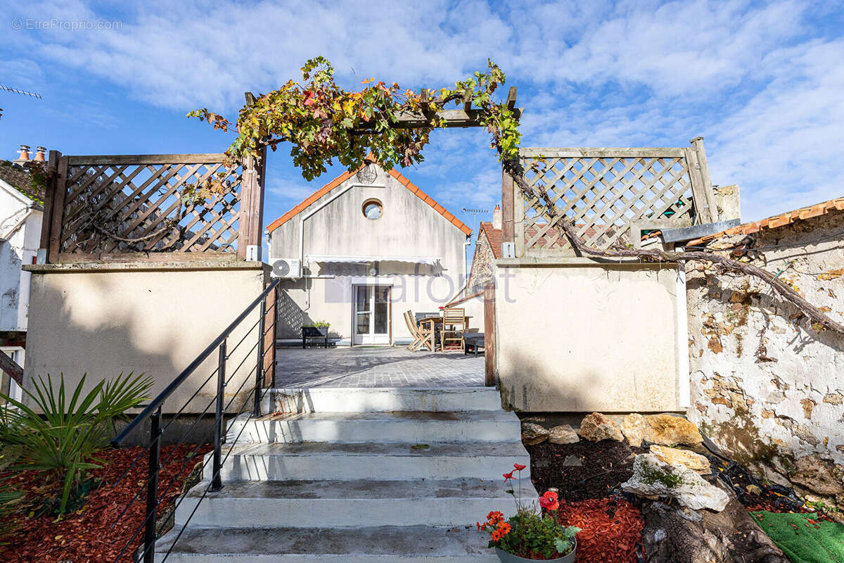Maison à SAULX-LES-CHARTREUX