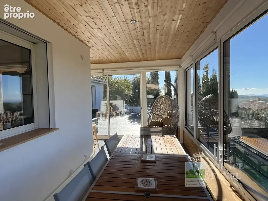 Splendide Villa Contemporaine 5 Chambres - Terrain 1699 m2 avec Piscine - Vue Panoramique - Espace bien-être - photo 11