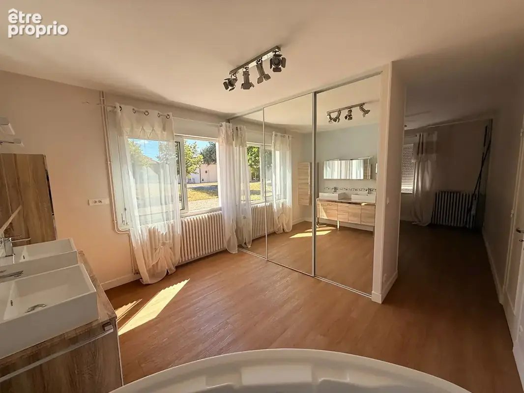 Maison 7 pièces 282 m² à vendre à Montmorillon (86500) - photo 9