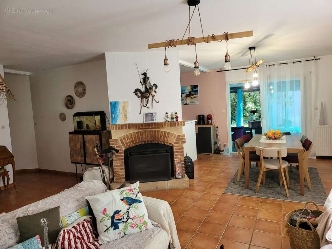 Maison à SAINT-YRIEIX-LA-PERCHE