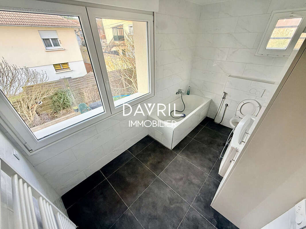 Maison à MAURECOURT