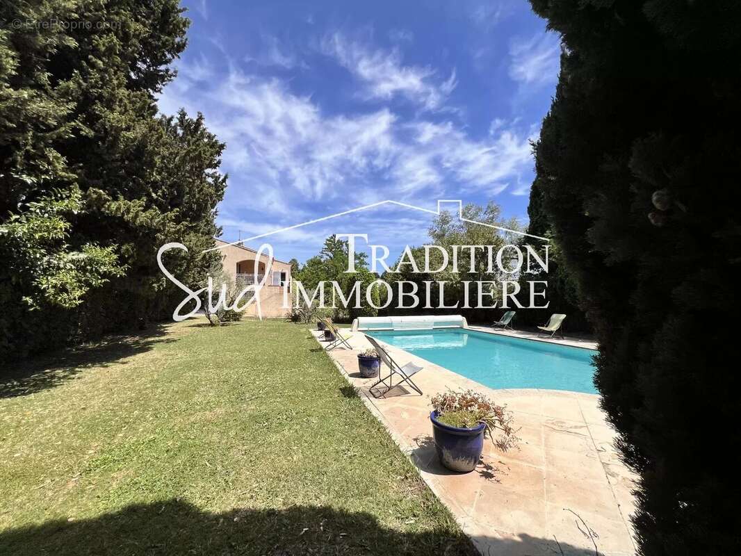 Maison à FONTVIEILLE