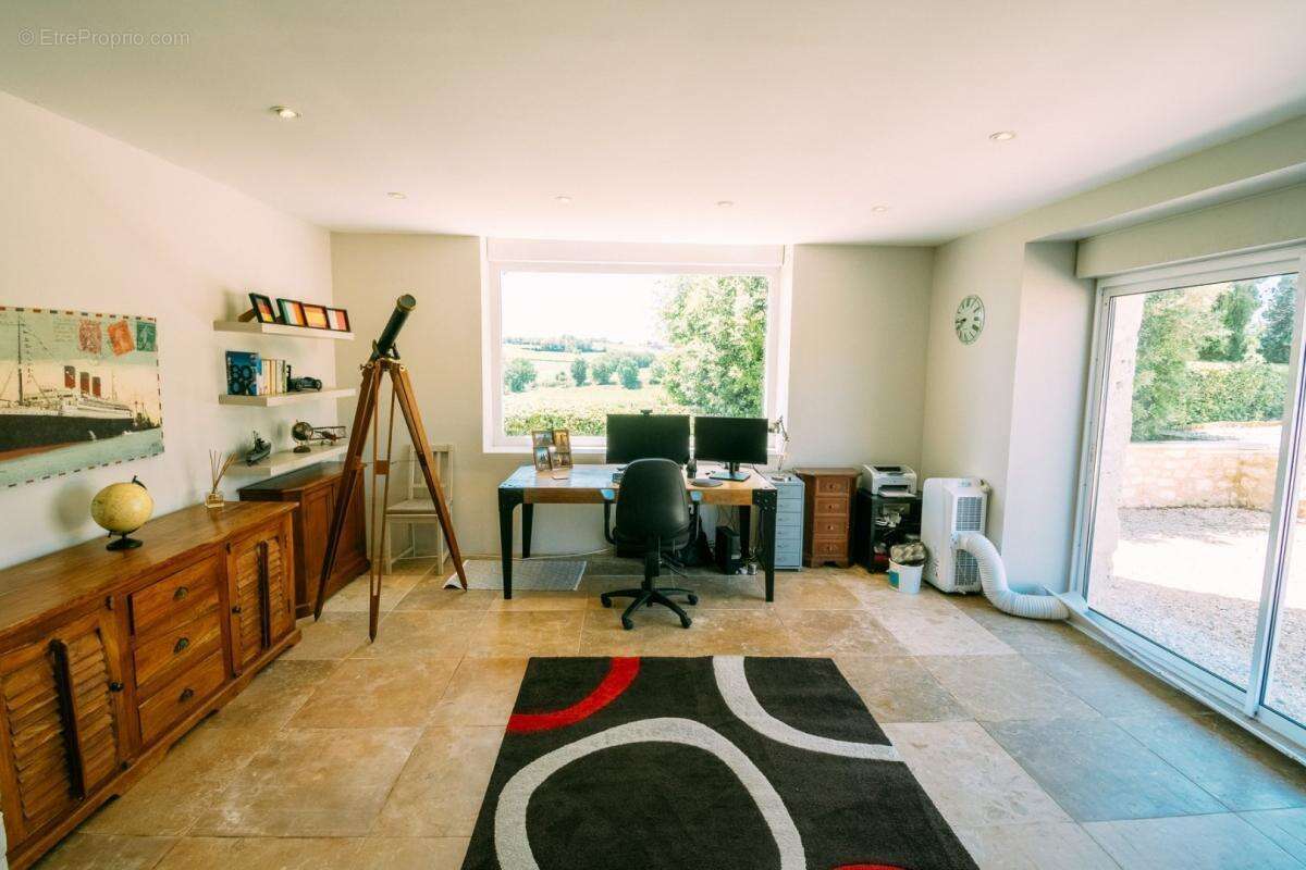 Maison à CAHUZAC-SUR-VERE