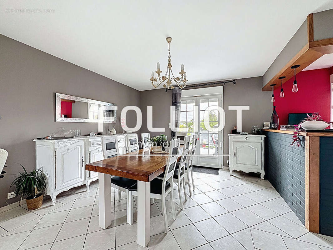 Maison à SAINT-SENIER-SOUS-AVRANCHES