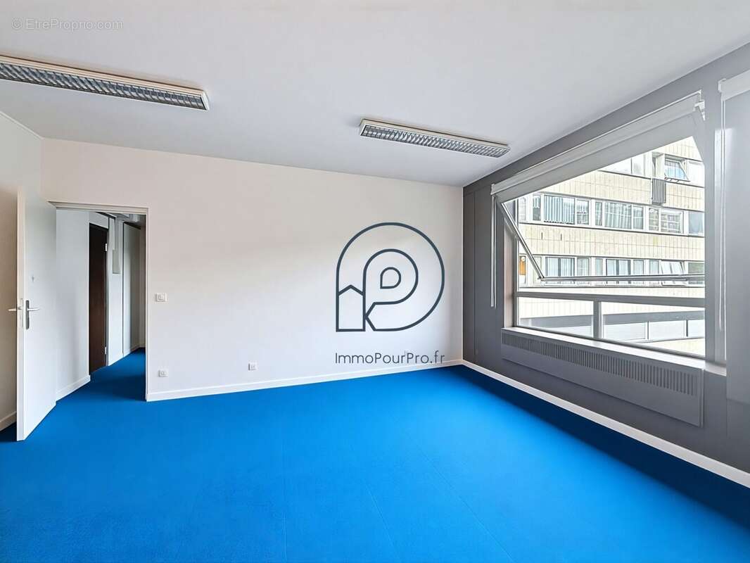 Commerce 40 m² à Croix  - photo 3