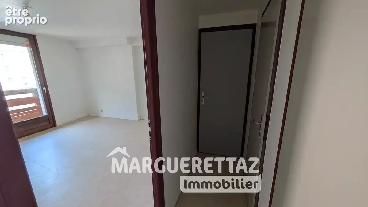 Appartement T2 + bureau, centre village - photo 10