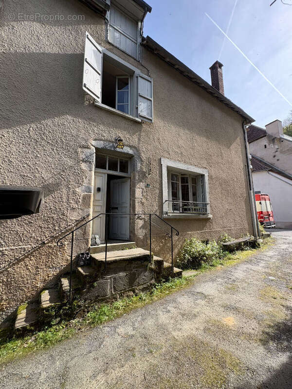 Maison à SEGUR-LE-CHATEAU