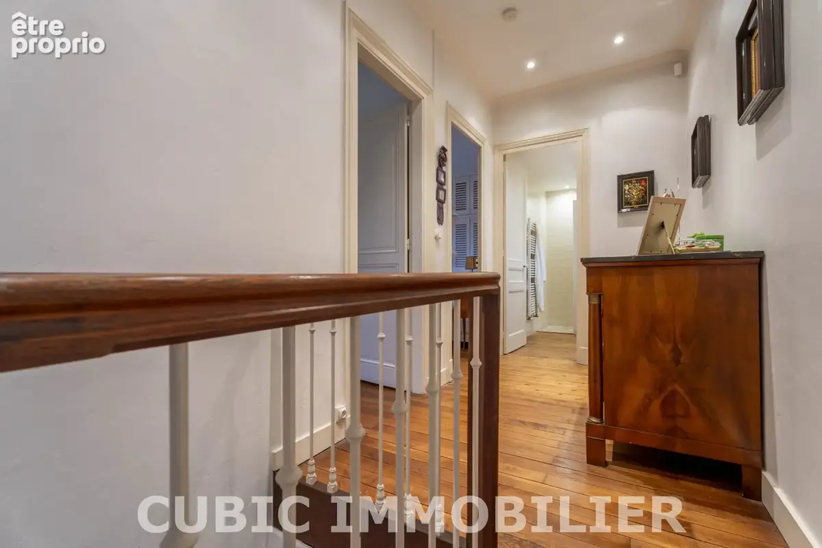 Bien remarquable et prestigieux de 238 m2 en plein cœur de Villefranche avec jardin sans vis à vis - photo 14