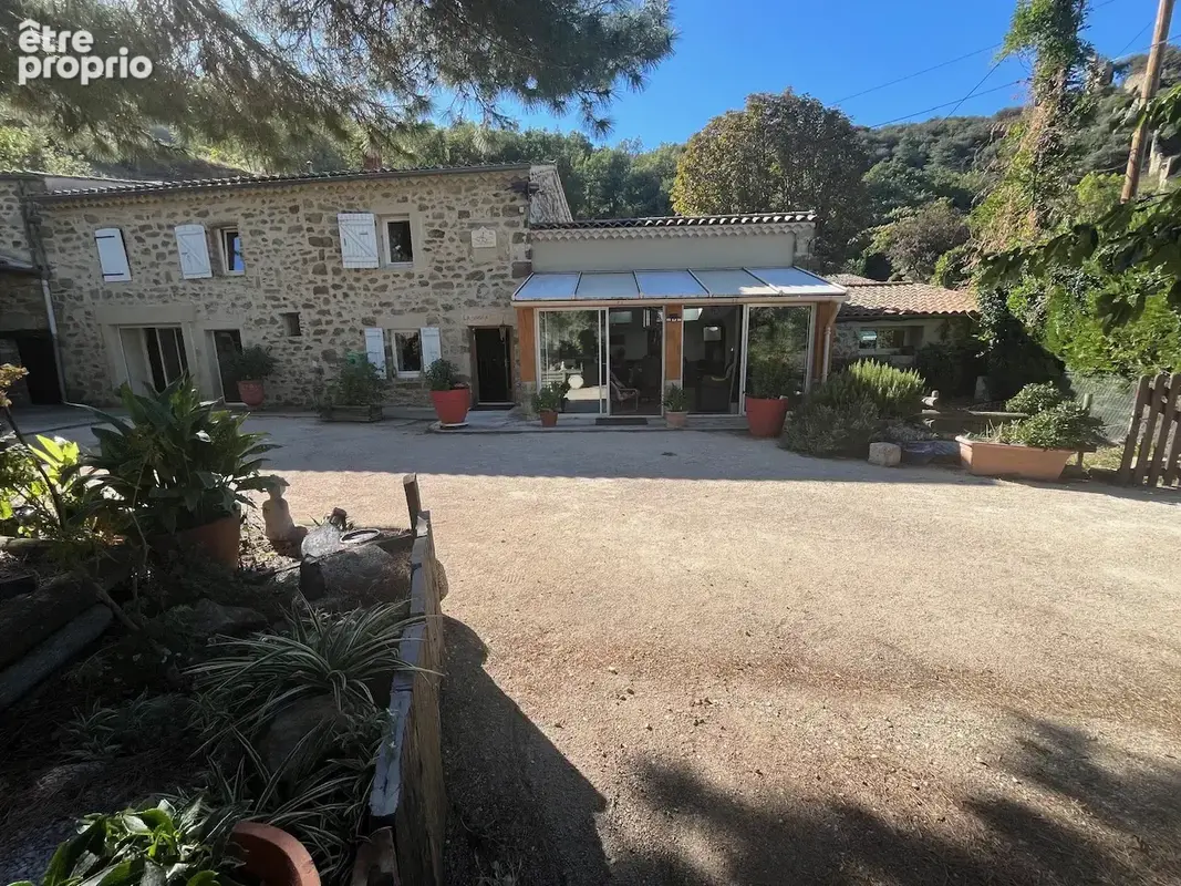 Maison  en pierre 170 m2 avec 8 000 m2 de terrain à saint georges les bains ( 07800) - photo 2