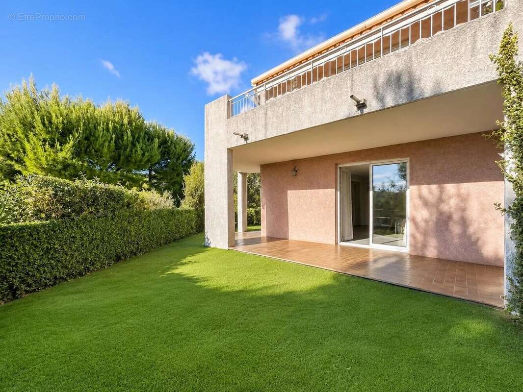 Nice Ventabrun – 4 pièces en rez-de-jardin avec vue mer, piscine, 2 stationnements - photo 3