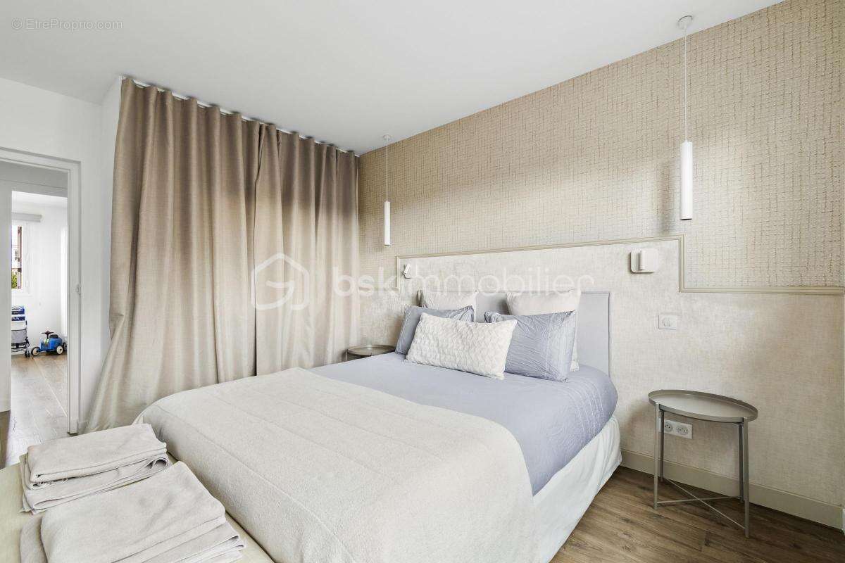 Appartement à COURBEVOIE