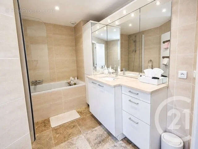 Appartement à ROQUEBRUNE-CAP-MARTIN