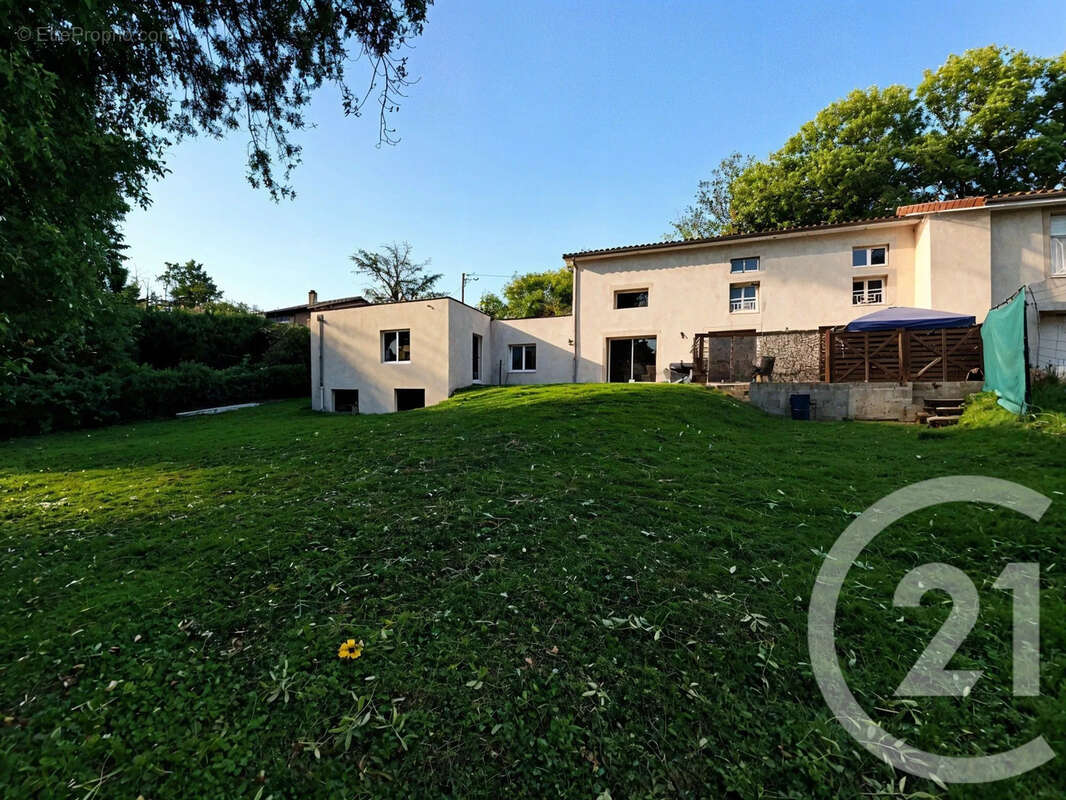 Maison à SAINT-PIERRE-DE-CHANDIEU