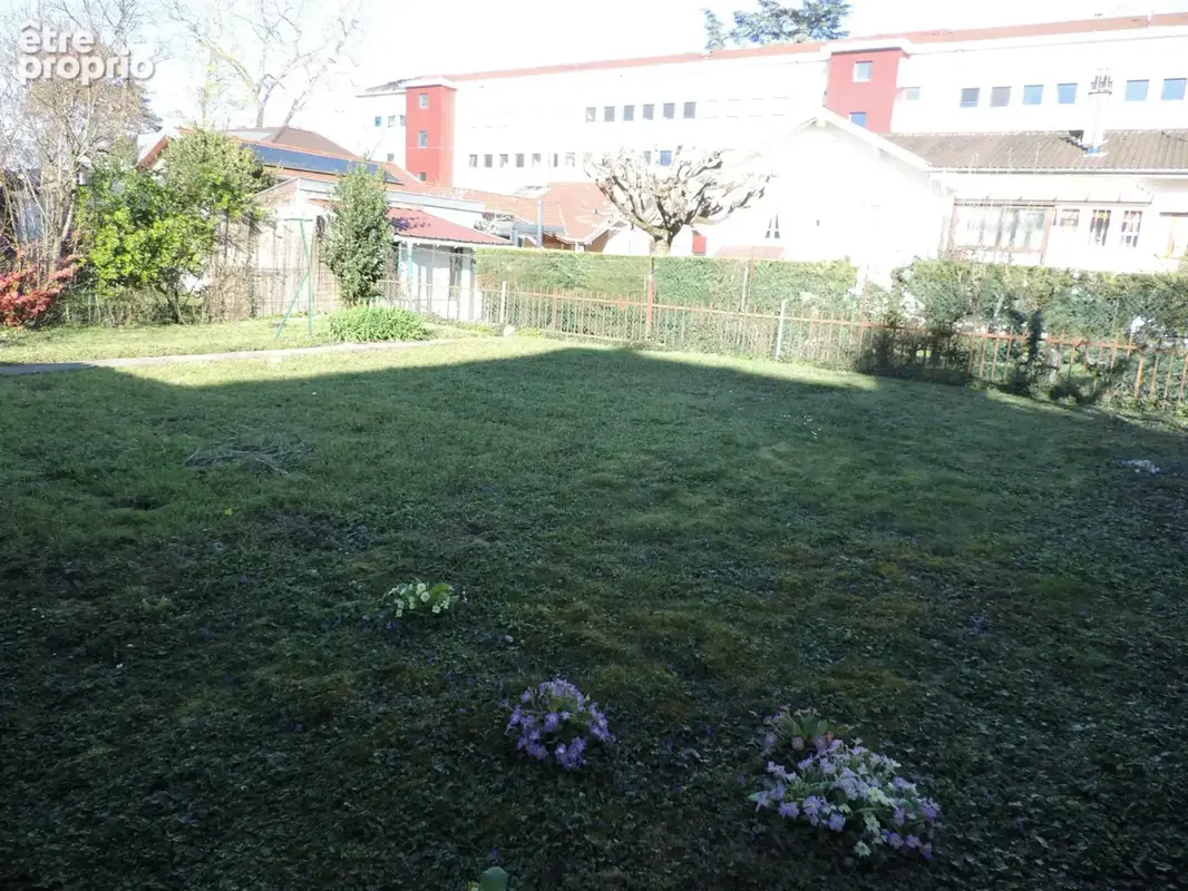 Dpt Ain (01), à vendre BOURG EN BRESSE, maison de caractère avec dépendance et fort potentiel – Terrain de 570 m² - photo 4
