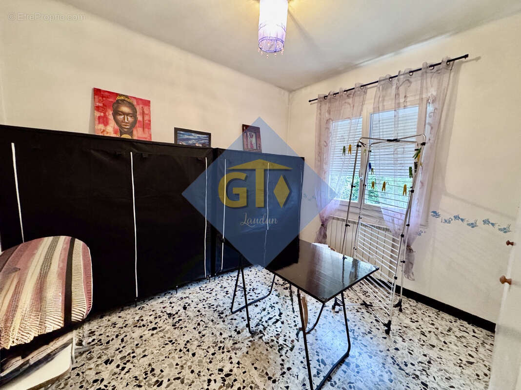 Maison à LAUDUN-L&#039;ARDOISE