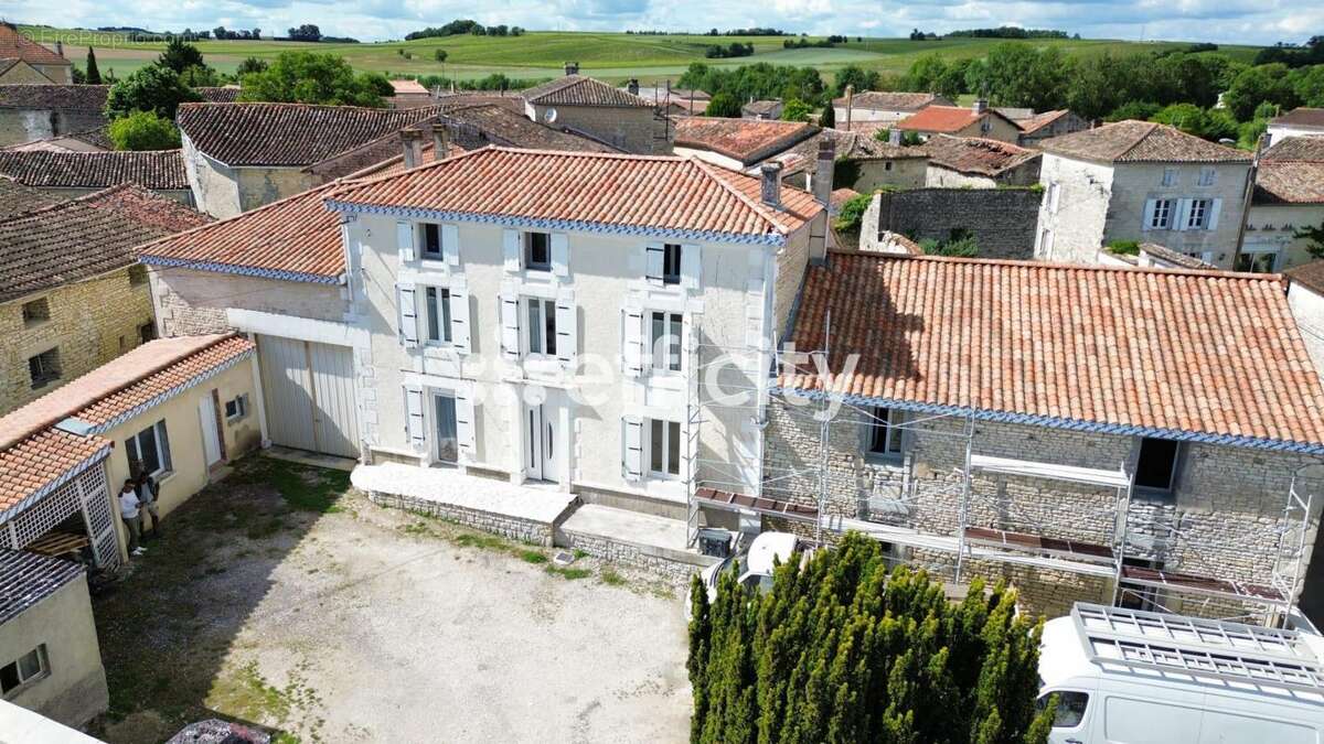 Maison 190 m² à Marsac  - photo 2