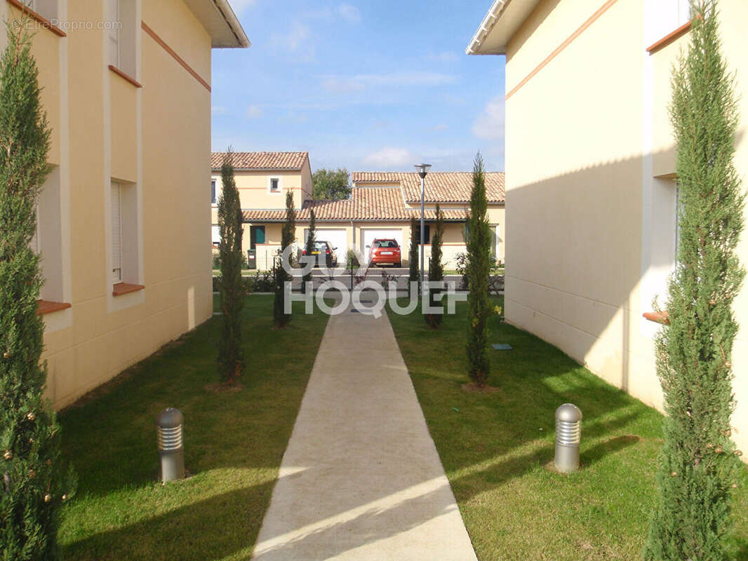 Appartement à BEAUZELLE