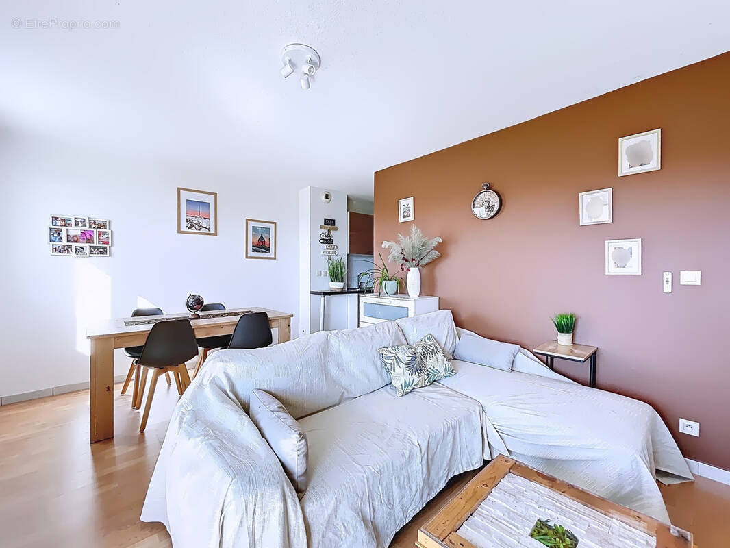 Appartement à LA SALVETAT-SAINT-GILLES