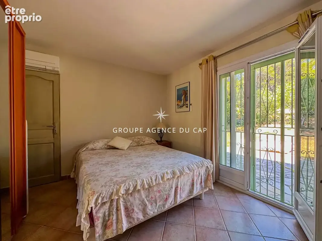 A vendre  la bouverie villa provencale plain pied piscine garage - photo 10