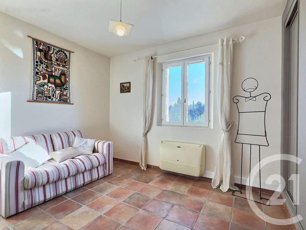 Maison à CHATEAUNEUF-GRASSE