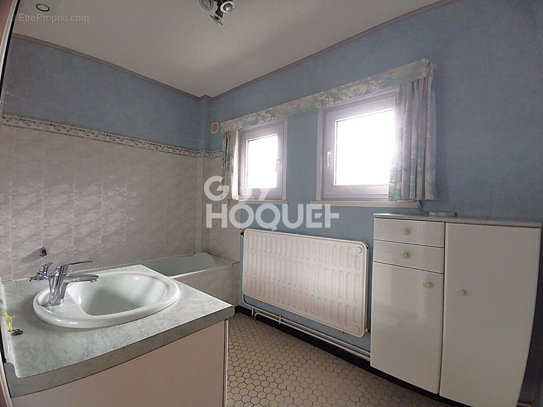 Maison à LA CHAPELLE-D'ARMENTIERES